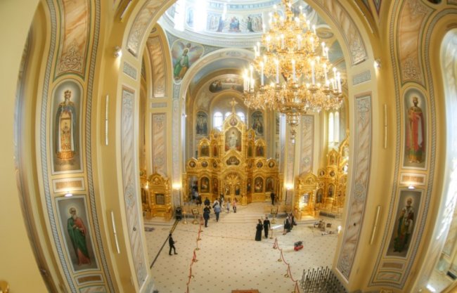 Патриарх Кирилл освятил возрожденный главный храм Ростова