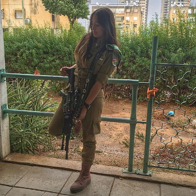Hot Girls Of The Israeli Defense Force (30 Pics)