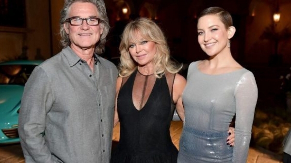 Kate Hudson shares adorable snap of Goldie Hawn, Kurt Russell doting over her baby daughter