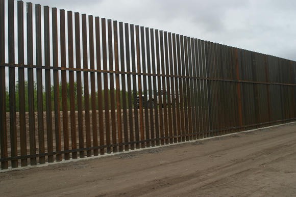 There’s No Real Difference Between Border Walls and Border Fences